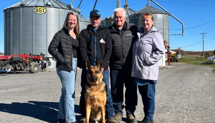 Josiane Perreault, Robert Perrault, Maxime Légaré et Thérèse Lapalme de la Ferme J.C. Perreault & Fils