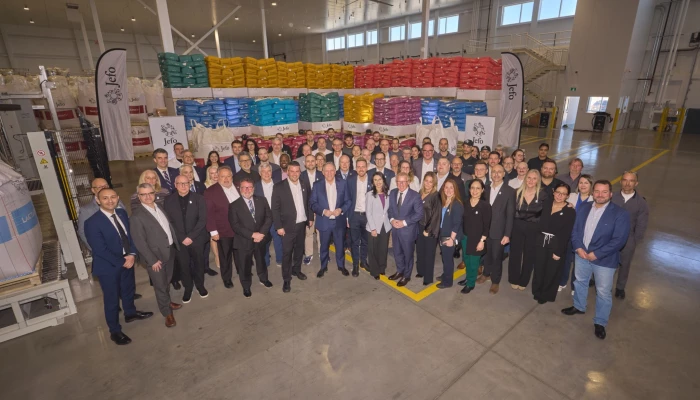 Groupe ayant assisté à l'annonce de l'investissement pour Jefo