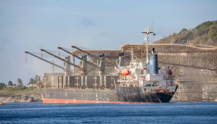 Bateau transportant de l'engrais