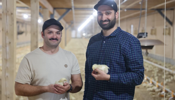 Les deux frères, Sébastien et Guillaume Maltais, de la Ferme avicole Maltais