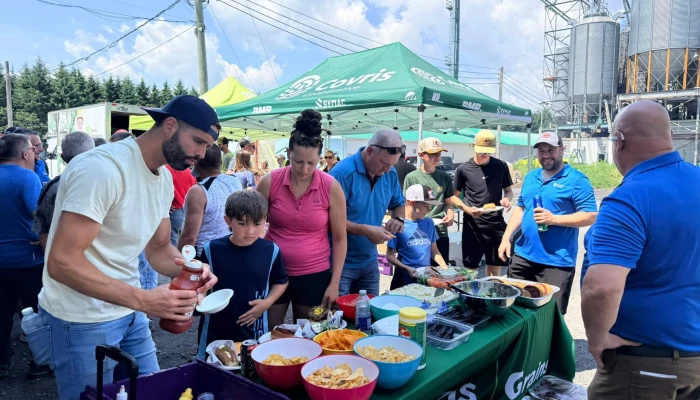Familles et producteurs au BBQ Covris
