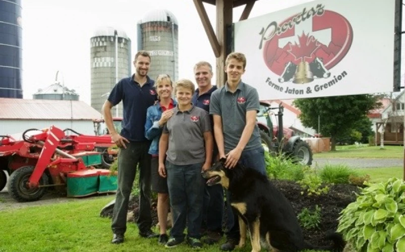 Les gagnants de la première médaille de bronze sont les propriétaires de la Ferme Provetaz inc., de Compton