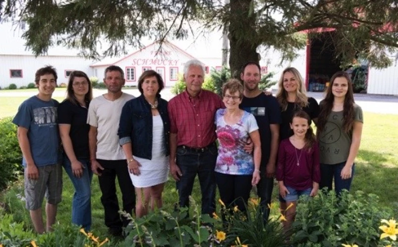 La Ferme Schmucky inc. de Victoriaville est récipiendaire de la première médaille d'argent.