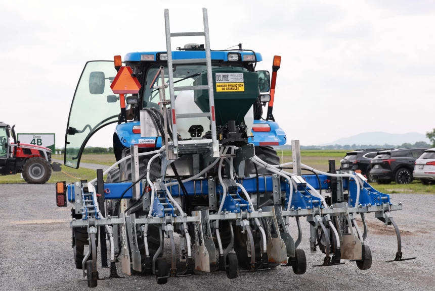 Machinerie agricole bleue