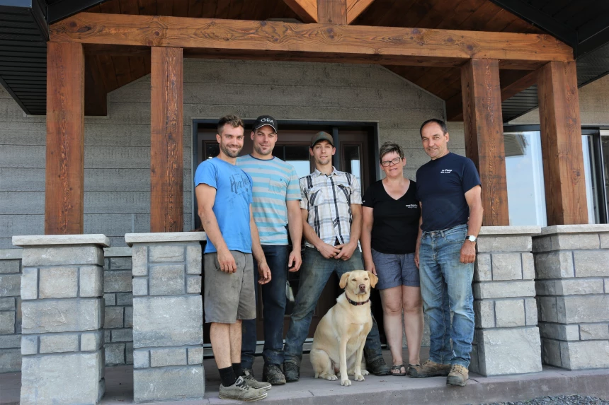 Thomas, Julien, Xavier, Émilien et Chantale Lemay.