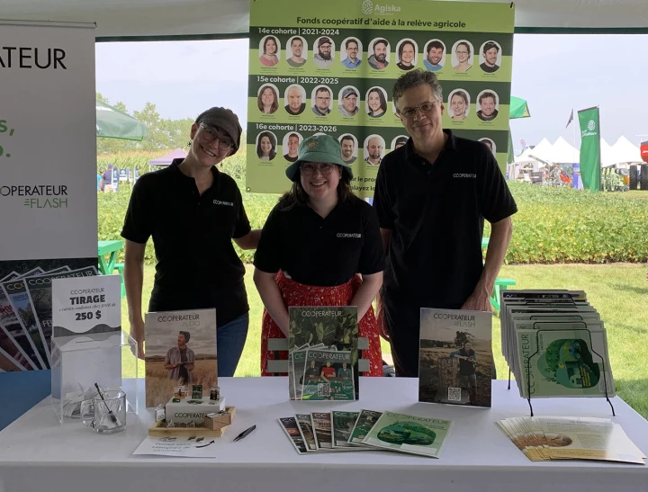 Stéphanie McDuff, Félicie Tremblay-Jacques et Patrick Dupuis, à la table du Coopérateur