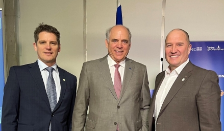 Casper Kaastra, le ministre Fitzgibbons et Pascal Houle