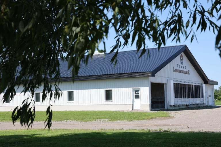 L'extérieur de la Ferme Labonnechance