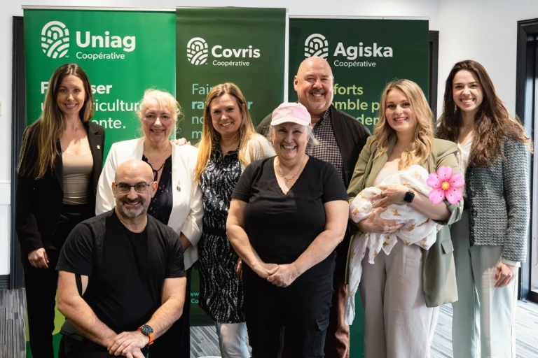 Conférencier et organisateurs du Forum coopératif féminin 2026
