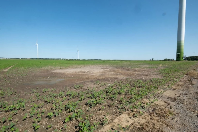 Compaction près d'une éolienne