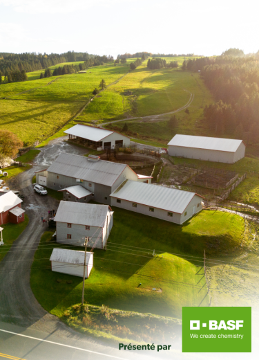 Une ferme vue de haut avec le logo BASF