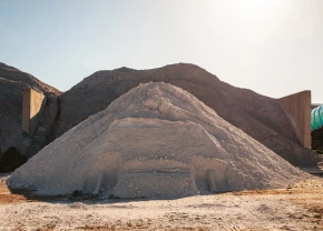 Montagne de fertilisant organique