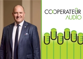 Pascal Houle et le logo du Coopérateur audio