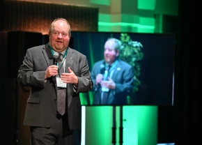 Richard Ouellet, professeur en droit international économique, titulaire de la Chaire sur les nouveaux enjeux de la mondialisation à l’Université Laval