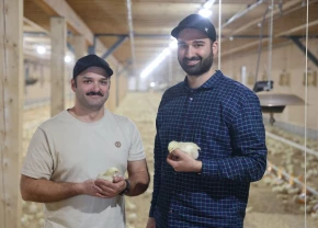 Les deux frères, Sébastien et Guillaume Maltais, de la Ferme avicole Maltais