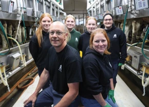 Sébastien Lamonde et Johanne Potvin travaillent avec le sourire, épaulés par leurs vaillantes filles Anne-Marie, Maélie, Annaëlle et Raphaëlle.